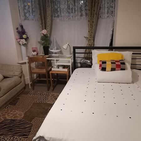 Big Private Room In Town Centre Eastleigh Ngoại thất bức ảnh