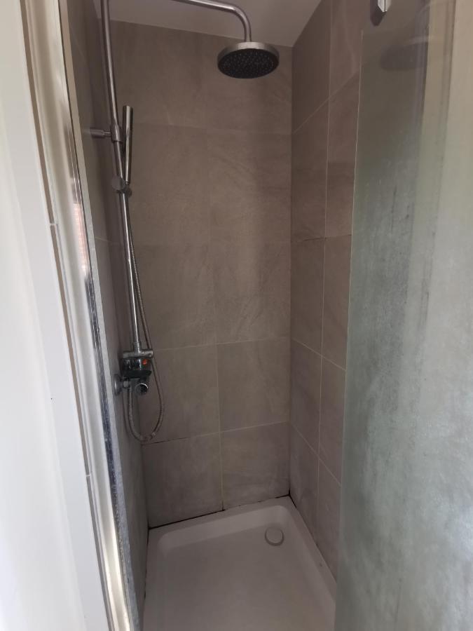 Big Private Room In Town Centre Eastleigh Ngoại thất bức ảnh