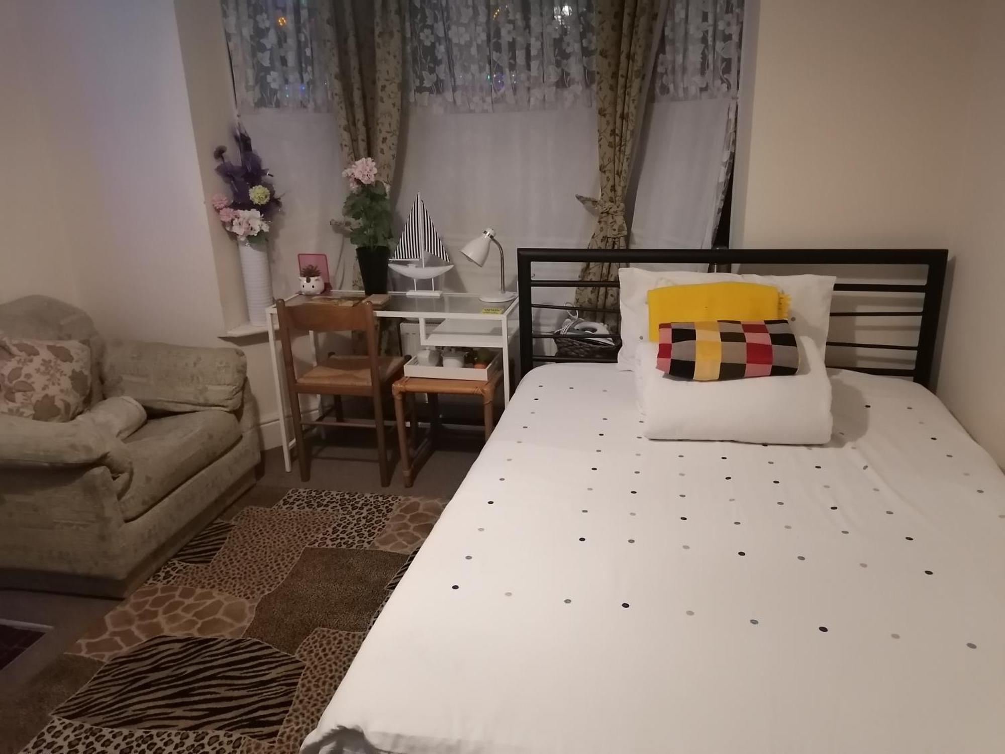 Big Private Room In Town Centre Eastleigh Ngoại thất bức ảnh