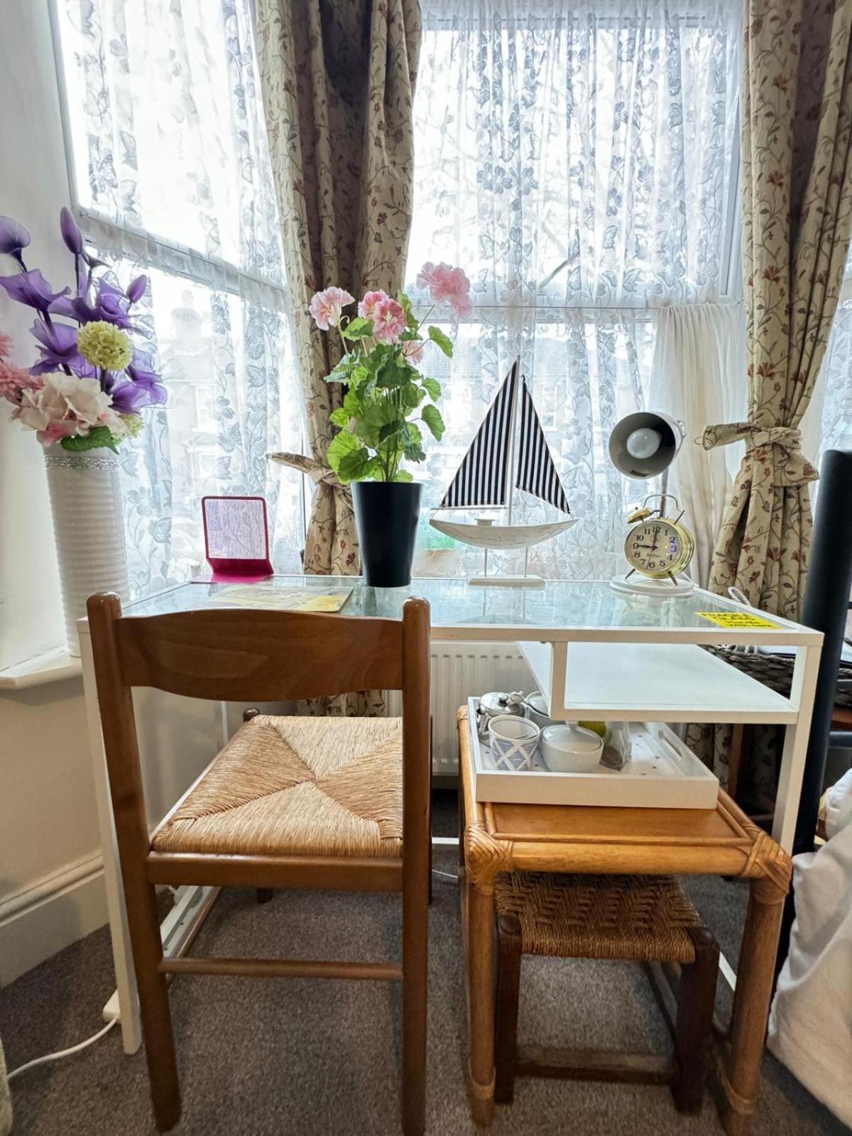 Big Private Room In Town Centre Eastleigh Ngoại thất bức ảnh