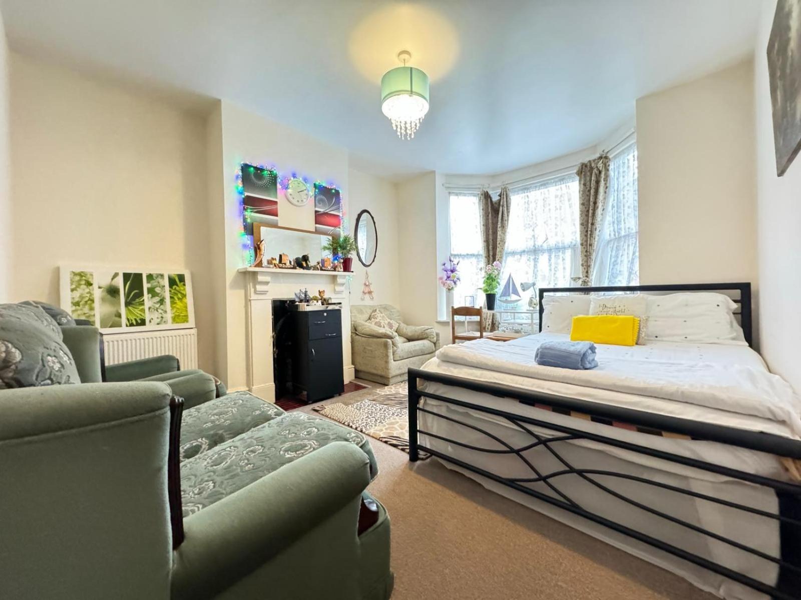 Big Private Room In Town Centre Eastleigh Ngoại thất bức ảnh